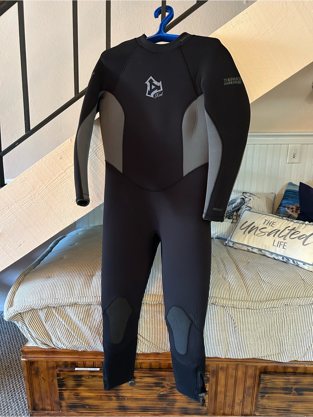 Black & Gray Xcel Women’s 876mm scuba dive wetsuit, size 12S w/ detachable hood